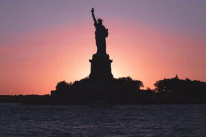 Read more about the article eVisa: Come i viaggiatori d’affari italiani possono ottenere facilmente un visto USA per motivi commerciali