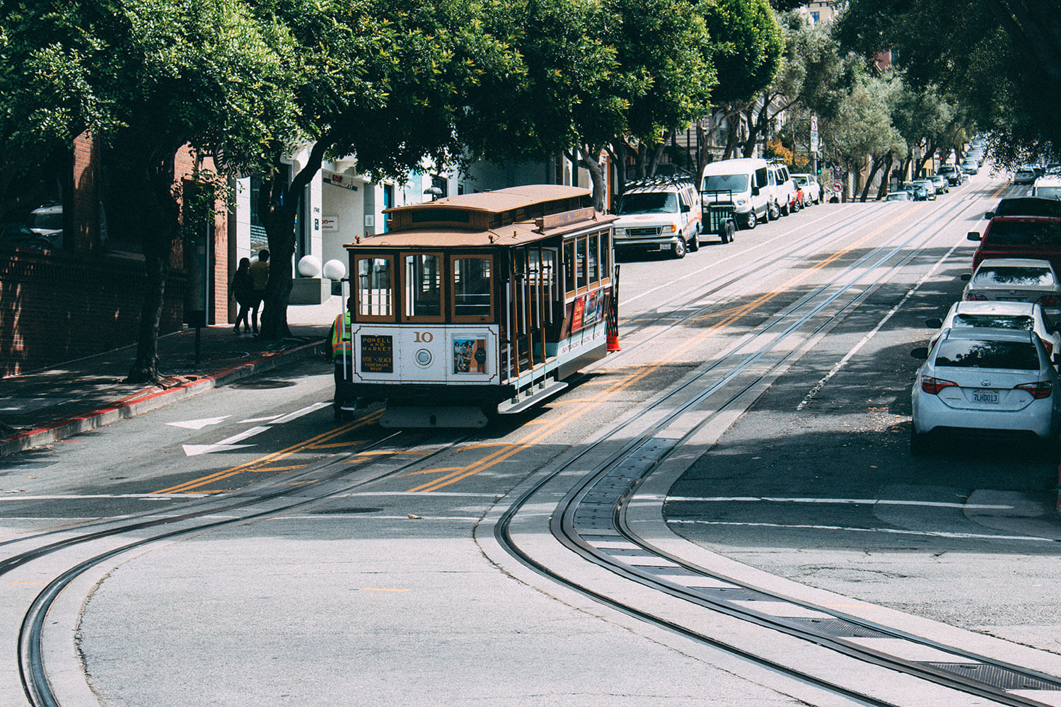 Cable car of San Francisco descending a hill